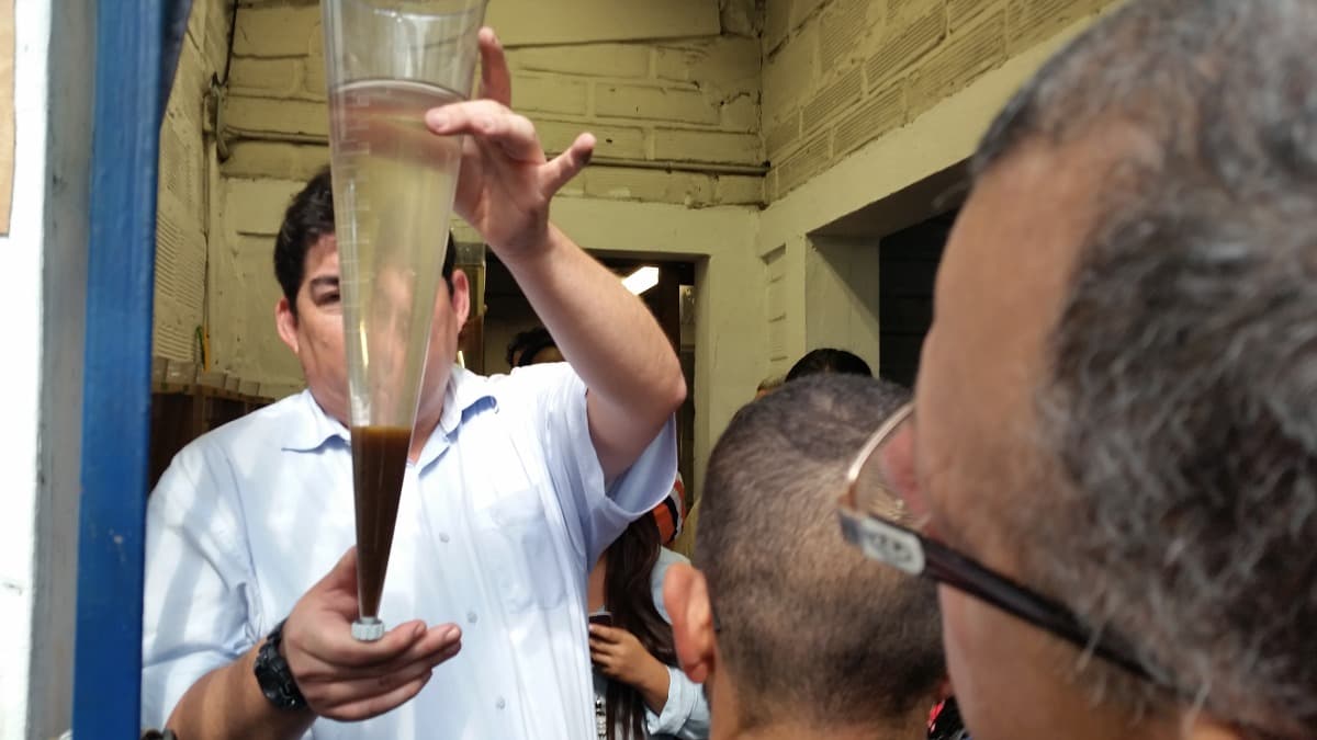 Рівень біофлоку вимірюється із допомогою седиментаційних конусів